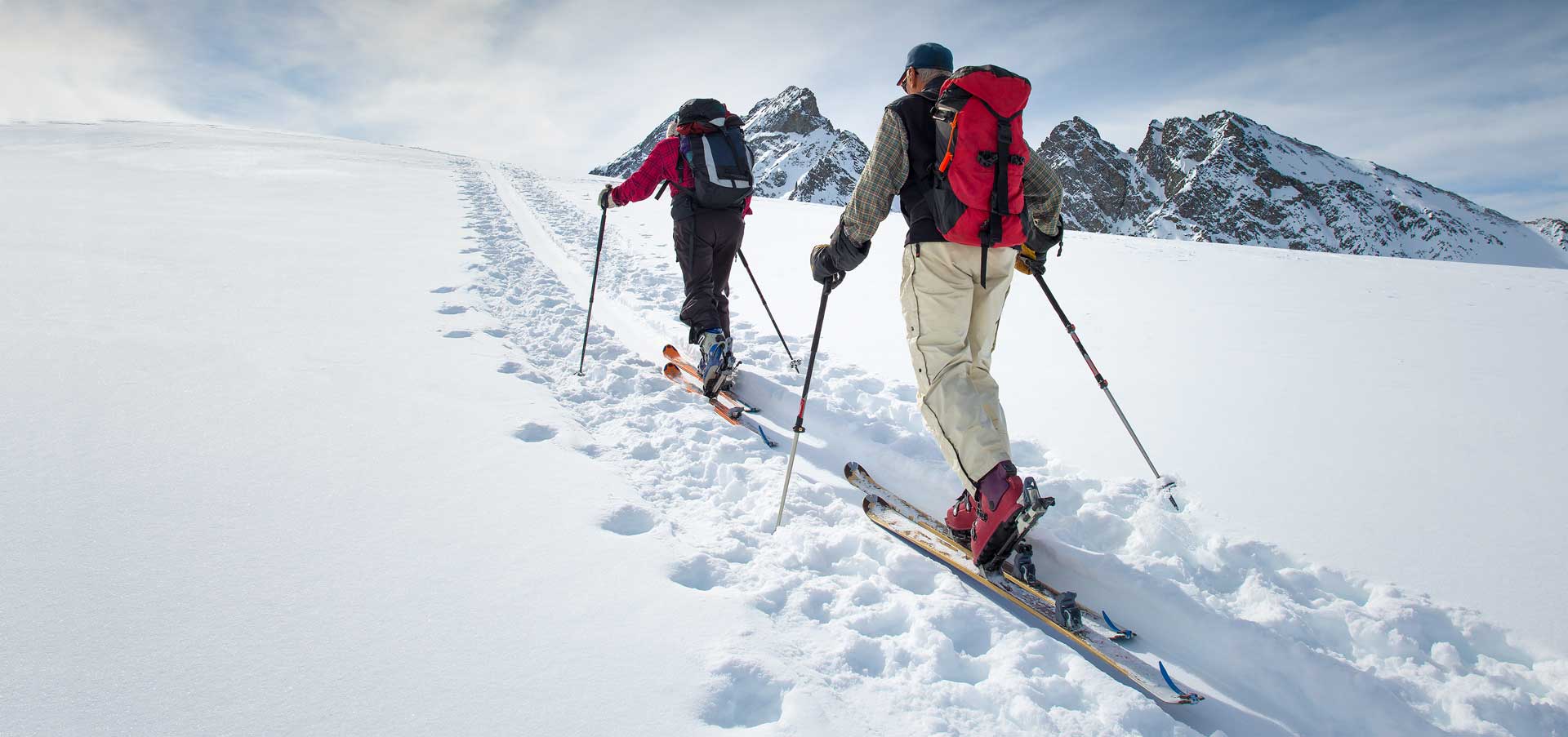 Two people Skiing